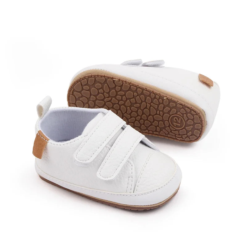 Baskets bébé Sobabys blanches avec fermeture à velcro et semelle en caoutchouc antidérapante