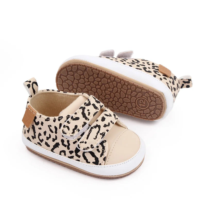 Baskets bébé Sobabys avec motif léopard et fermeture velcro pour un confort optimal