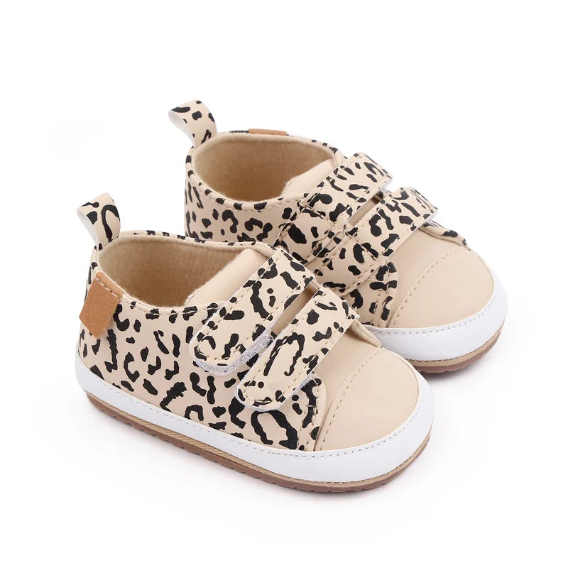 Baskets bébé Sobabys avec motif léopard et fermetures à scratch pour un style tendance