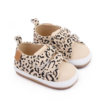 Baskets bébé Sobabys avec motif léopard et fermetures à scratch pour un style tendance