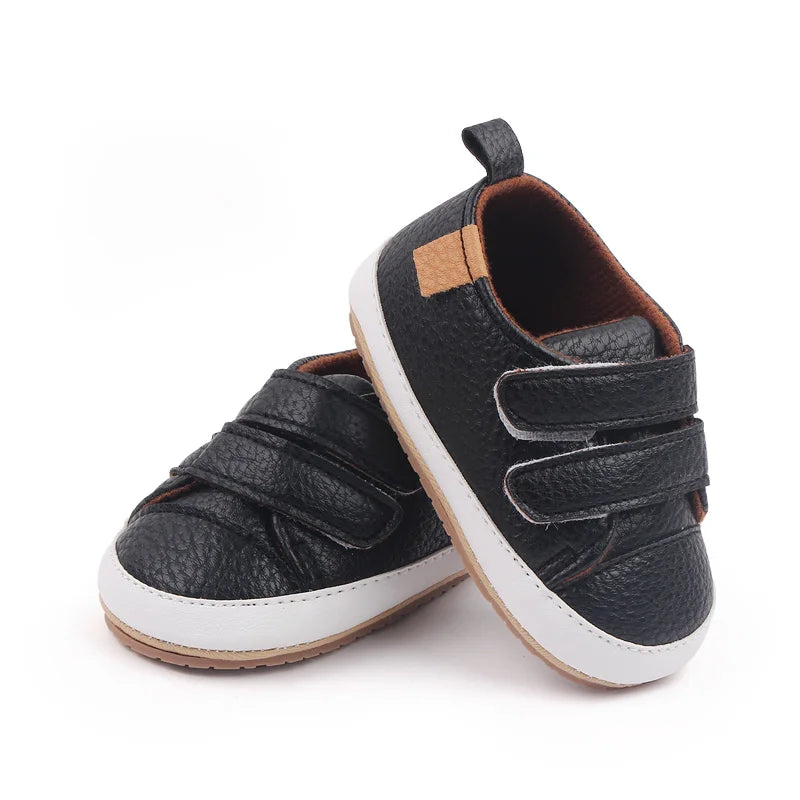 Baskets bébé Sobabys en cuir noir avec velcro pour un enfilage facile et un confort optimal