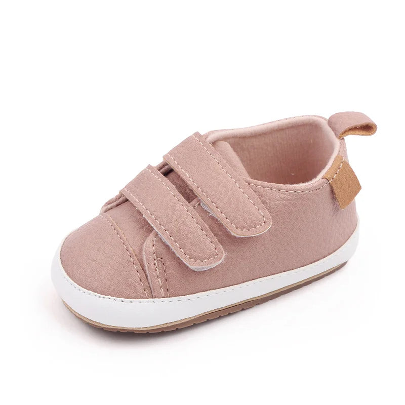 Baskets bébé Sobabys en rose avec deux bandes velcro pour un enfilage facile et confortable