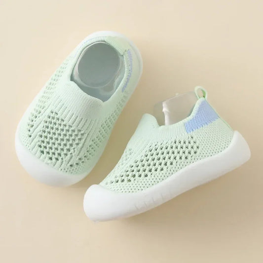 Baskets bébé slip-on souples et légères en vert menthe pour un confort optimal des petits pieds