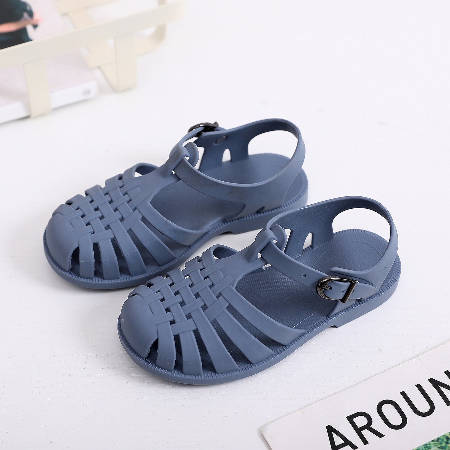 Sandales bleues pour bébé confortables avec design en tressage, idéales pour l'été
