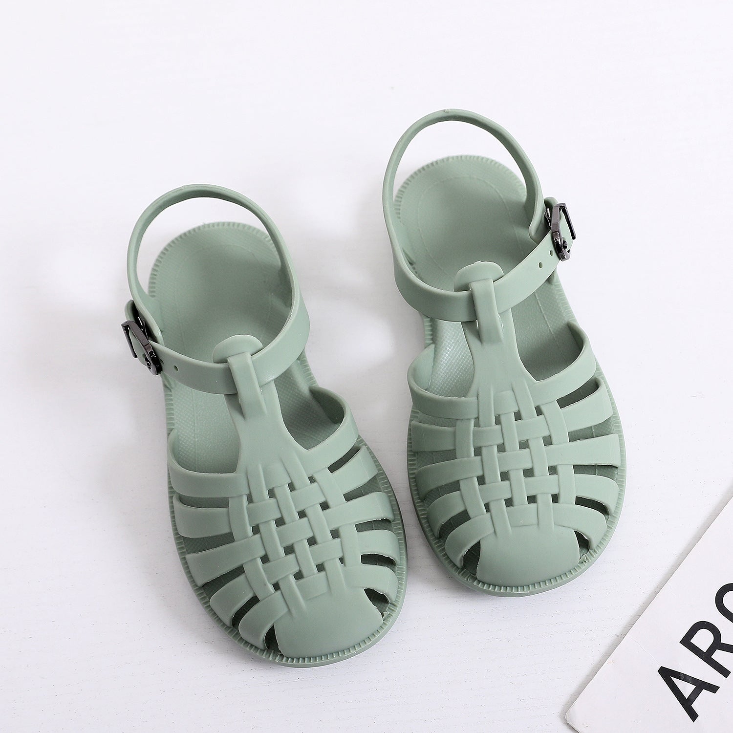 Sandales vertes en caoutchouc pour bébé, confortables et au design tendance, idéales pour l'été