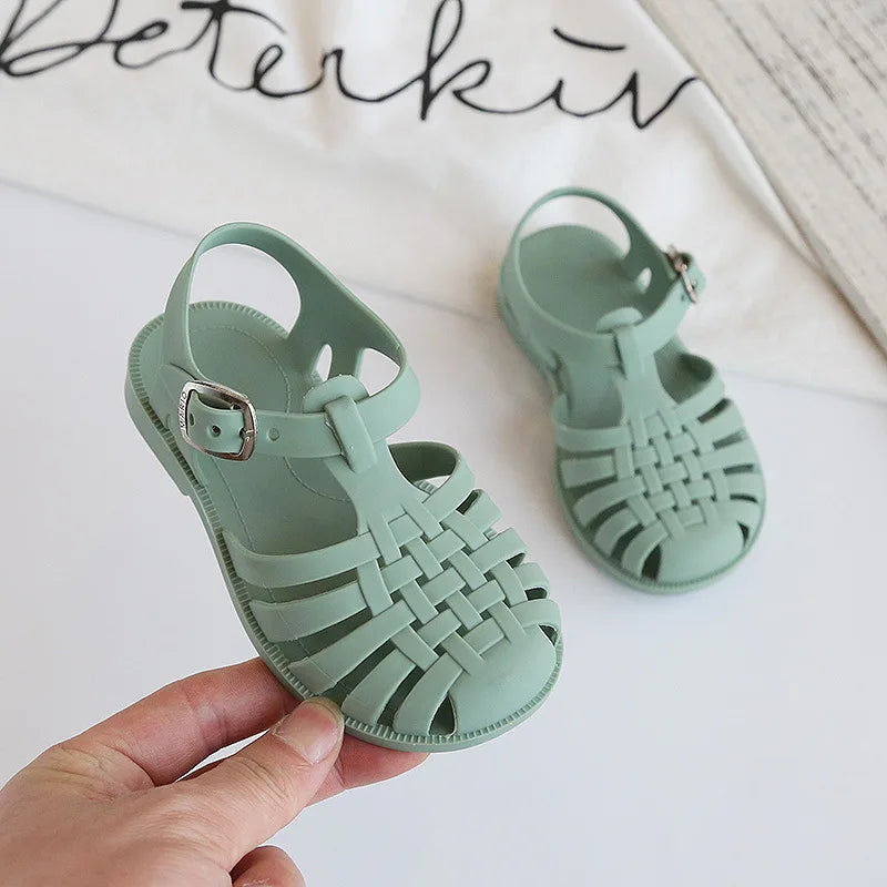 Sandales vertes en plastique pour bébé, confortables et faciles à enfiler, idéales pour l'été