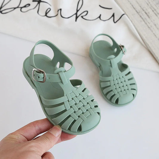 Sandales vertes en plastique pour bébé, confortables et faciles à enfiler, idéales pour l'été