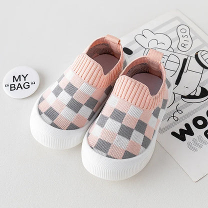 Chaussures souples bébé à motif carreauté rose et gris avec semelle blanche antidérapante