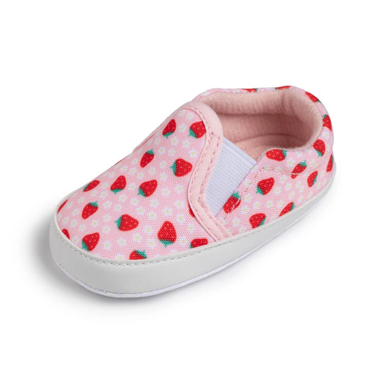Chaussons slip-on bébé roses avec des motifs de fraises pour un style adorable et confortable