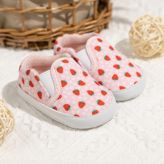 Slips-on bébé en coton avec motifs de fraises pour un style adorable et confortable